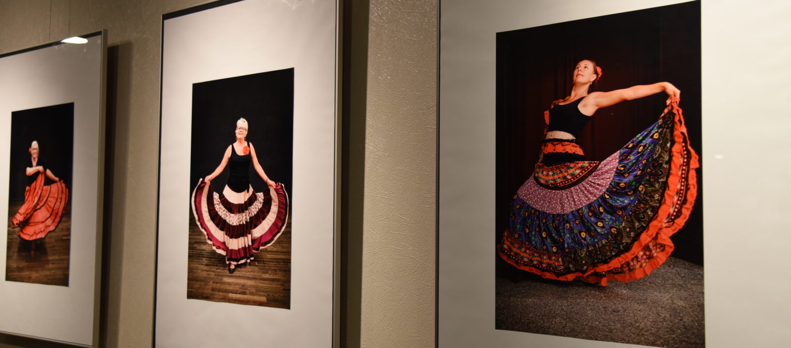 Wystawa zdjęć w Galerii Holl Sesja fotograficzna warsztatów tańca hiszpańskiego