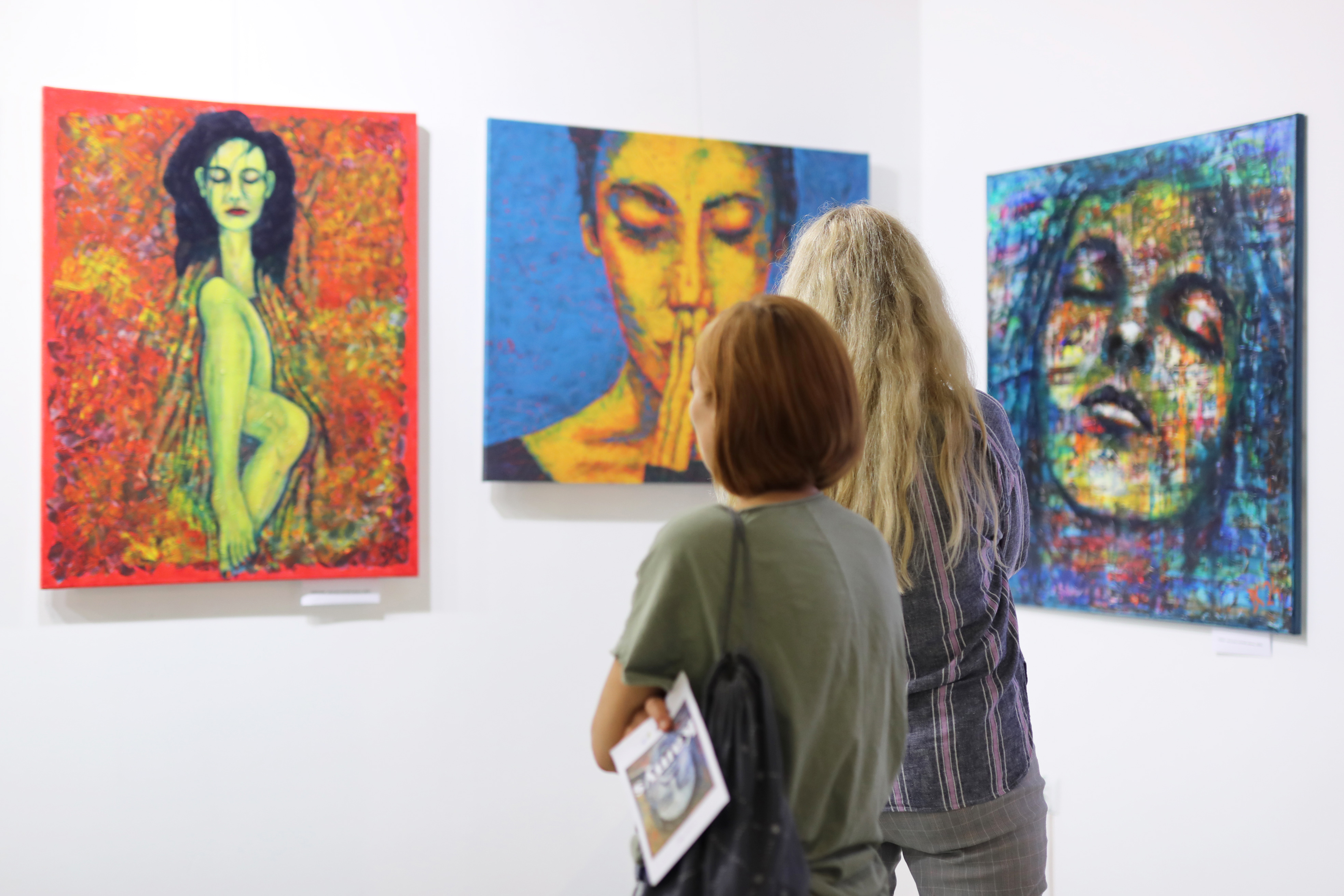 Fotorelacja z wernisażu wystawy malarstwa Dariusza Kamysa